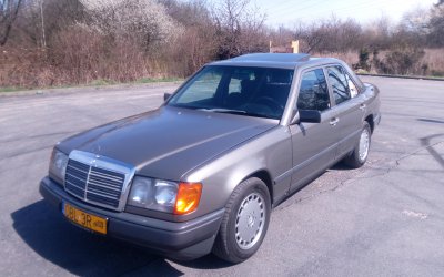 Mercedes-Benz 260E W124 1988