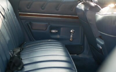 Renowacja tapicerki – skóra, welur, materiały epokowe