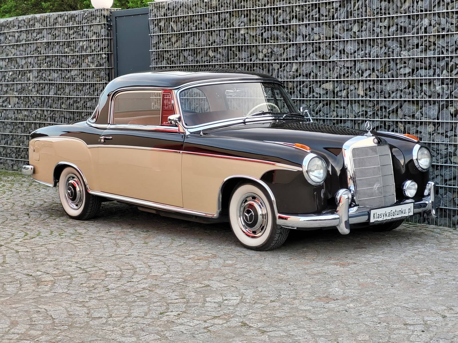 Mercedes-Benz 220 SE W128