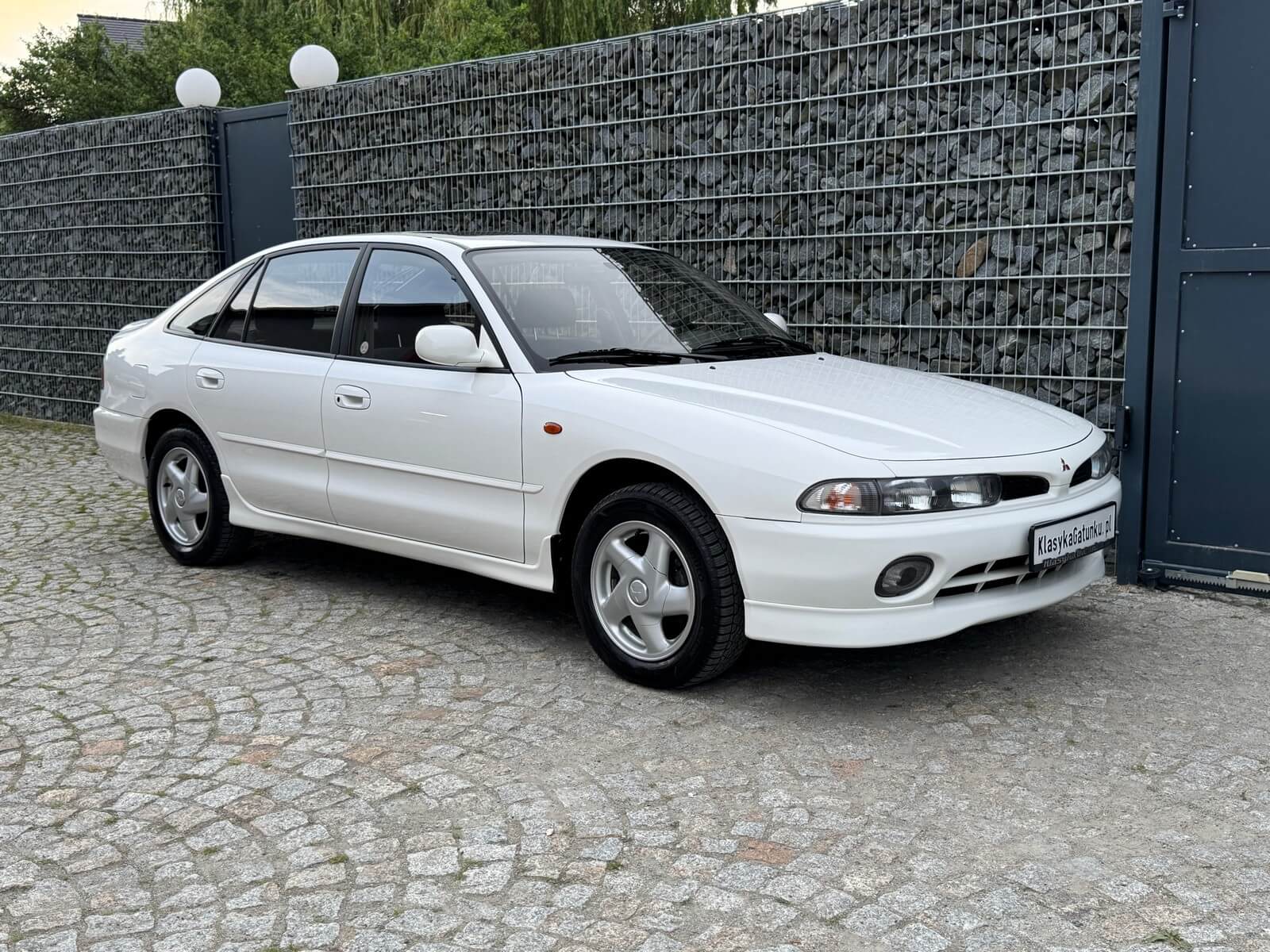 Mitsubishi Galant