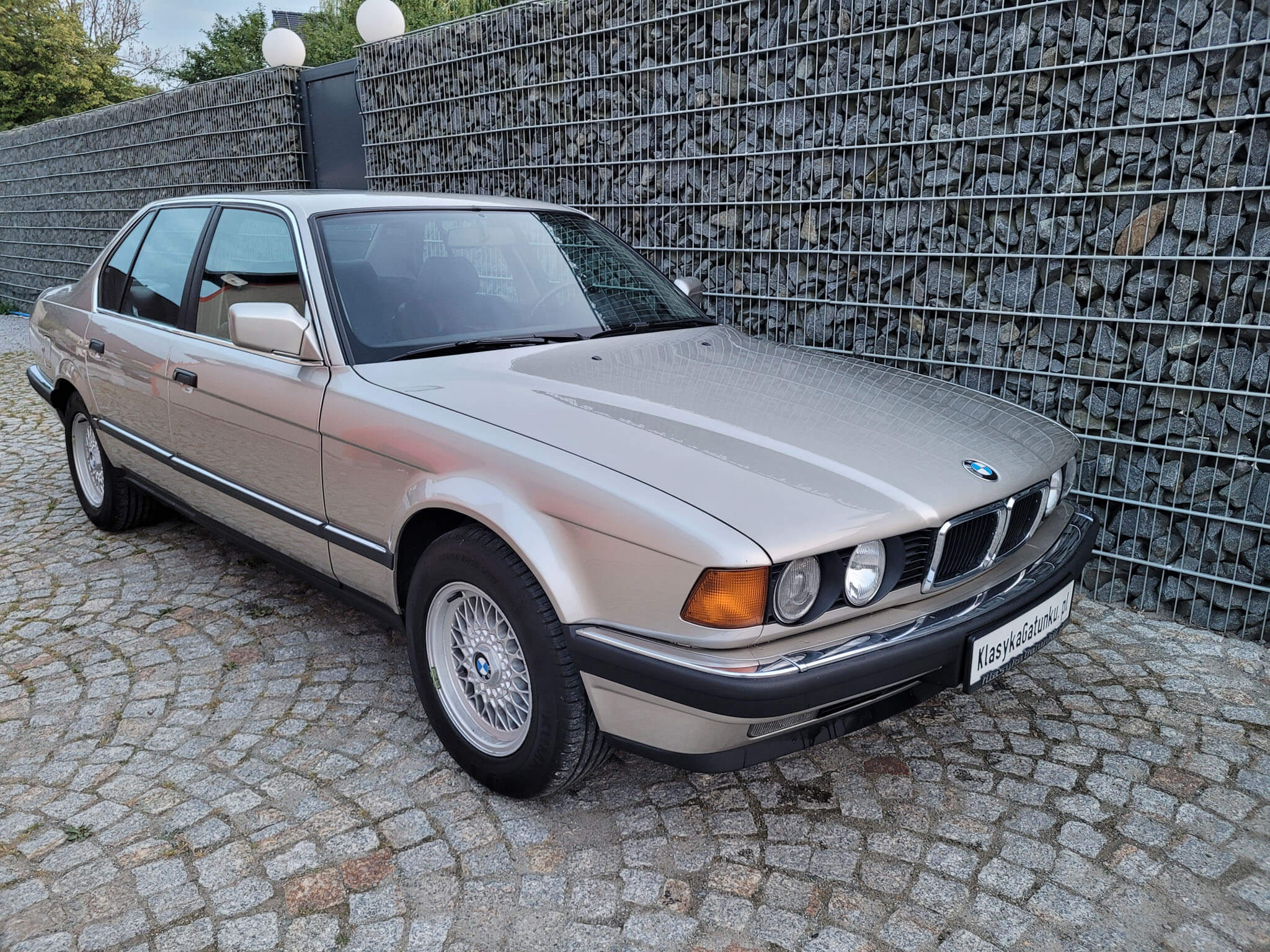 BMW 750i E32
