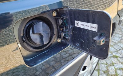 Stare auto, nowe realia – co E10 i współczesna eksploatacja oznaczają dla właściciela klasyka?